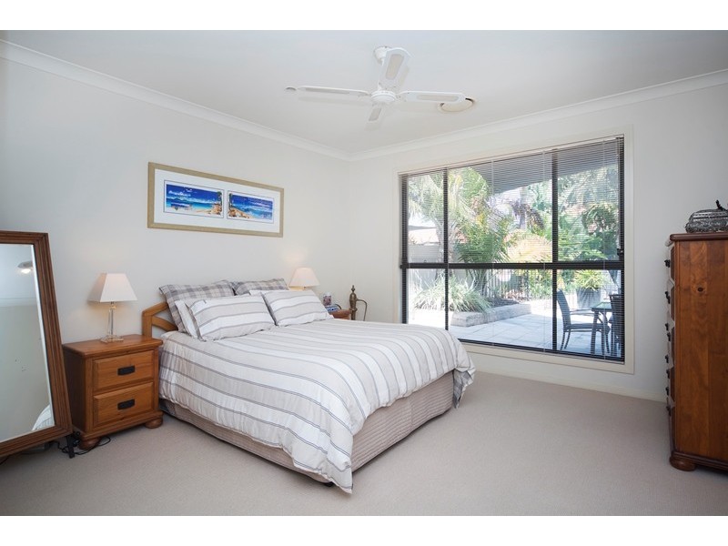 11 Waterside Esplanade, Helensvale QLD 4212