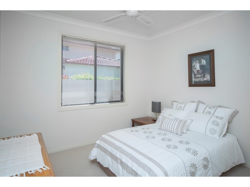 11 Waterside Esplanade, Helensvale QLD 4212