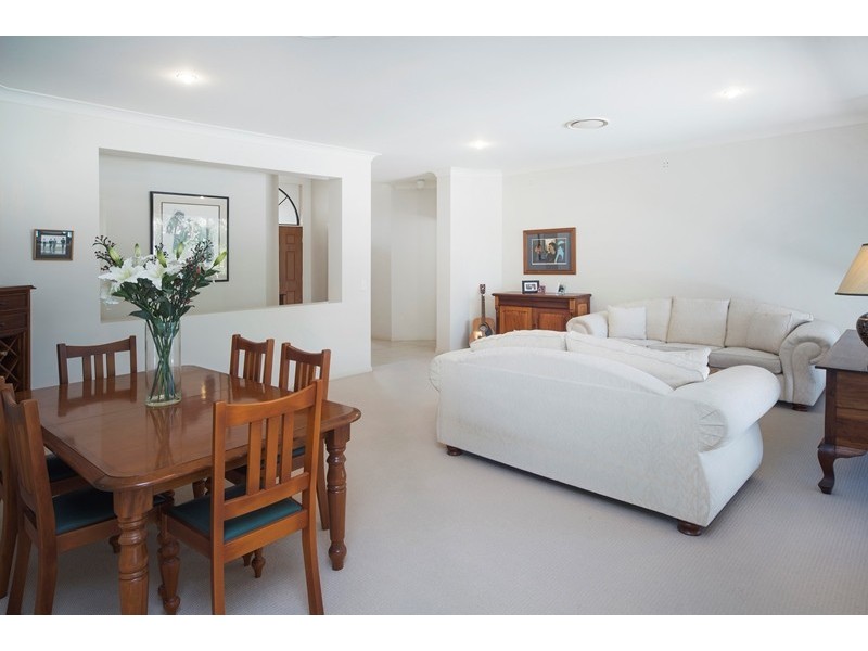 11 Waterside Esplanade, Helensvale QLD 4212