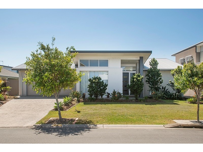8 Ruthenium Court, Hope Island QLD 4212