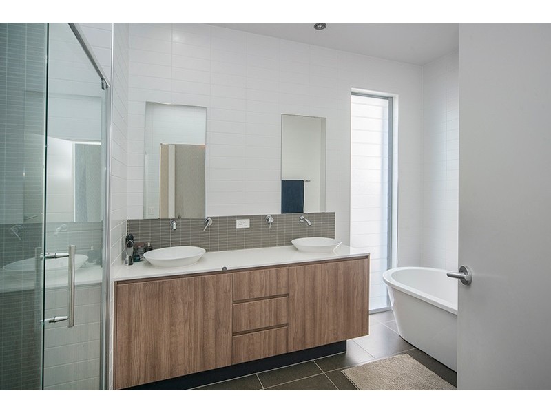 8 Ruthenium Court, Hope Island QLD 4212
