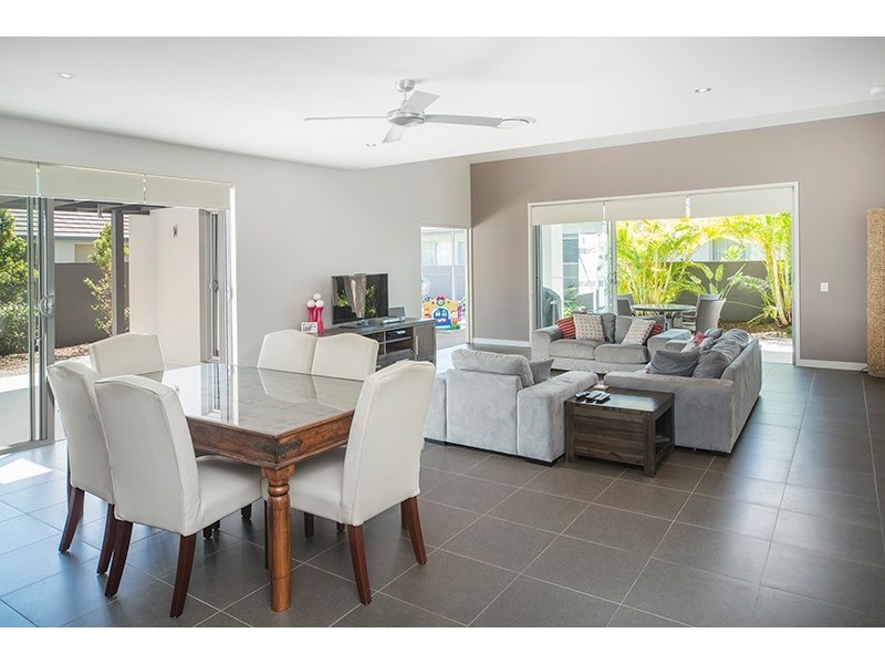 8 Ruthenium Court, Hope Island QLD 4212