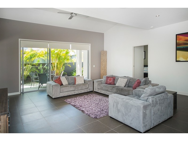 8 Ruthenium Court, Hope Island QLD 4212