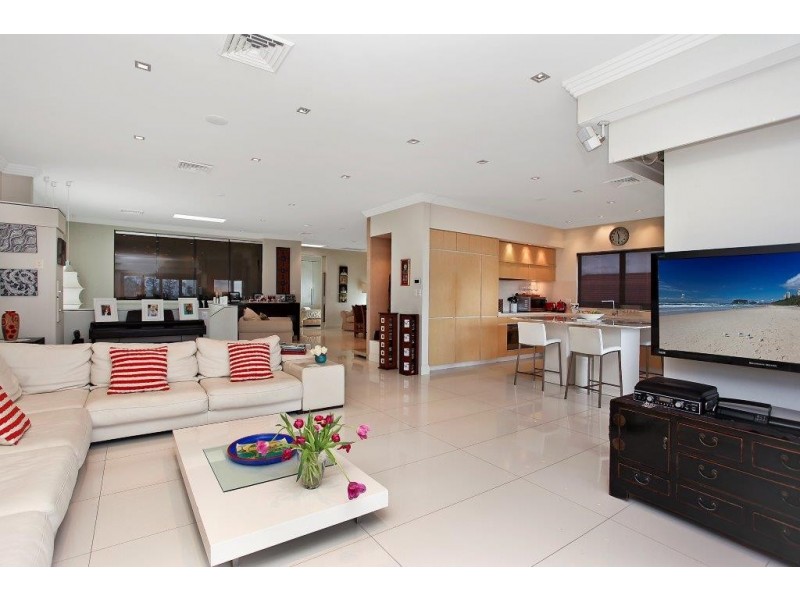 2/30 Albatross Avenue, Mermaid Beach QLD 4218