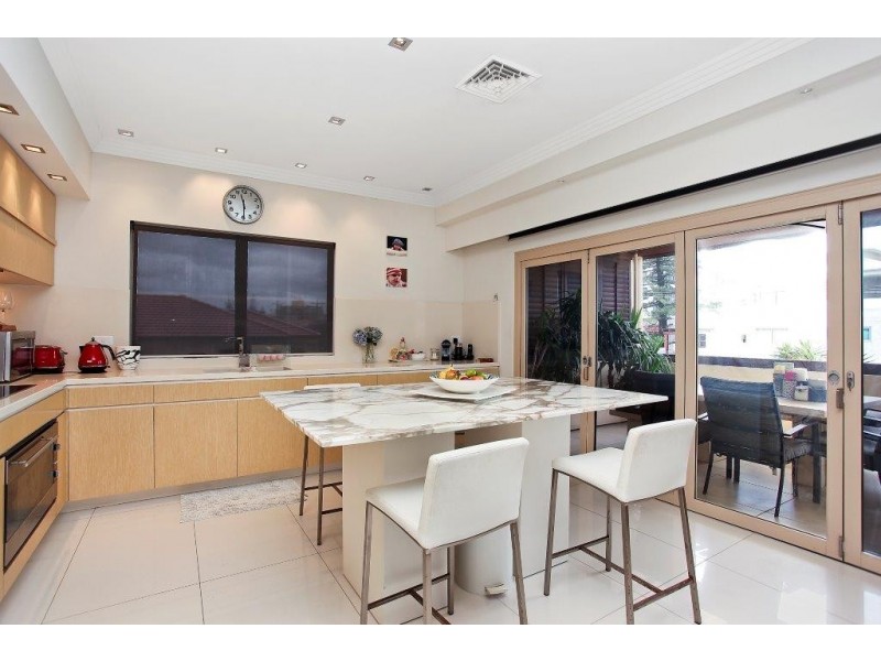 2/30 Albatross Avenue, Mermaid Beach QLD 4218