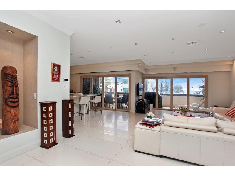 2/30 Albatross Avenue, Mermaid Beach QLD 4218