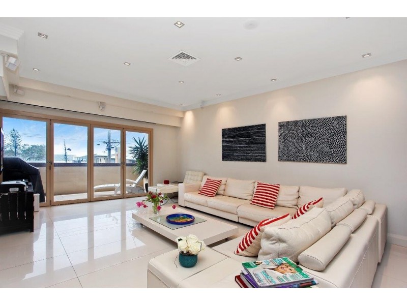 2/30 Albatross Avenue, Mermaid Beach QLD 4218