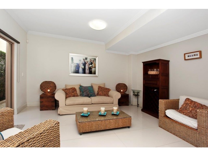 2/30 Albatross Avenue, Mermaid Beach QLD 4218