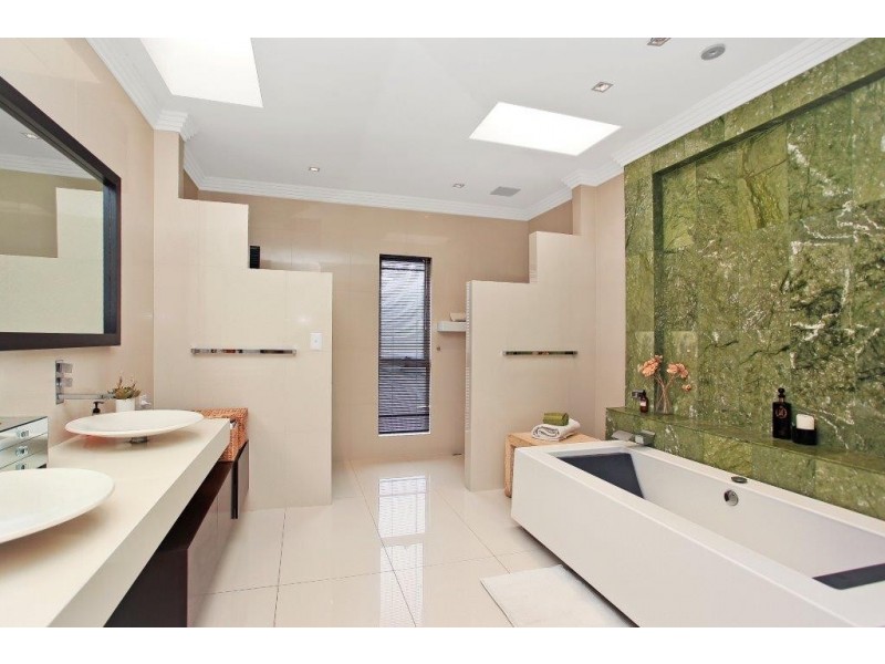 2/30 Albatross Avenue, Mermaid Beach QLD 4218