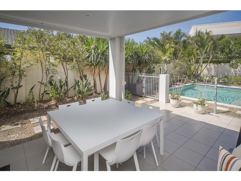 2569 Cressbrook Drive, Hope Island QLD 4212