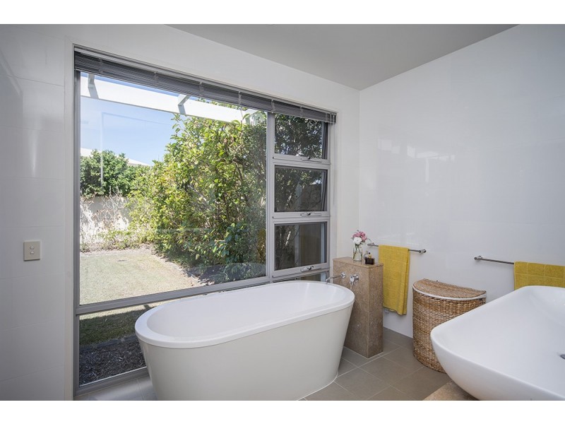 2569 Cressbrook Drive, Hope Island QLD 4212