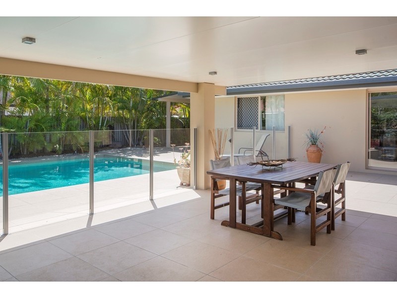 18 Lakeshore Drive, Helensvale QLD 4212