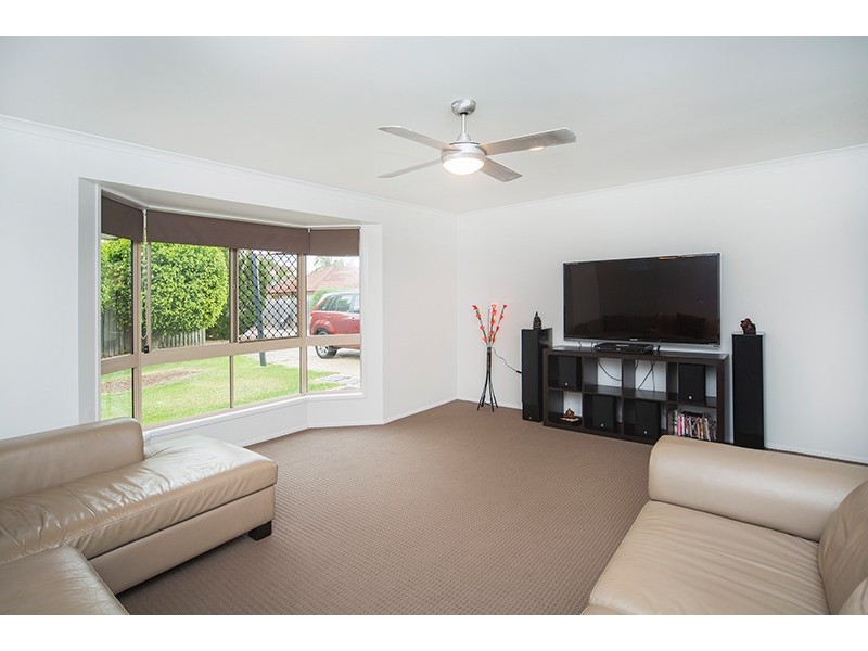 18 Lakeshore Drive, Helensvale QLD 4212
