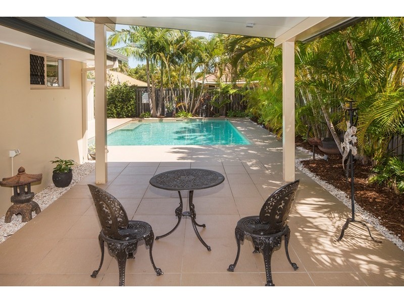 18 Lakeshore Drive, Helensvale QLD 4212