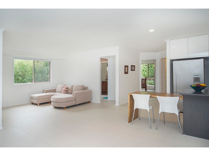 18 Lakeshore Drive, Helensvale QLD 4212