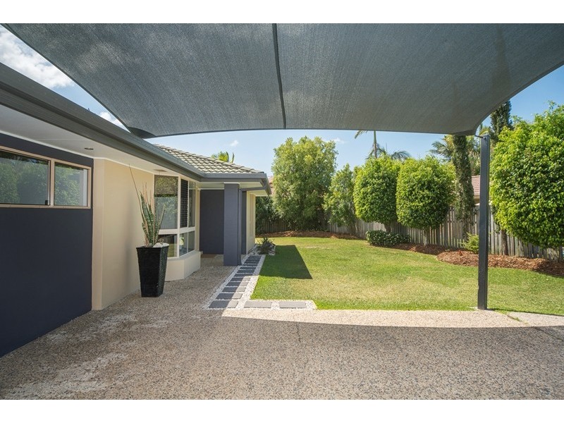 18 Lakeshore Drive, Helensvale QLD 4212