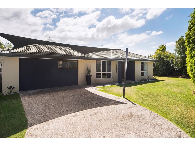 18 Lakeshore Drive, Helensvale QLD 4212