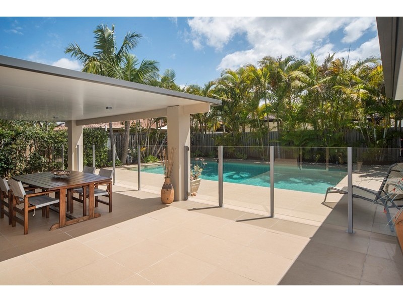 18 Lakeshore Drive, Helensvale QLD 4212