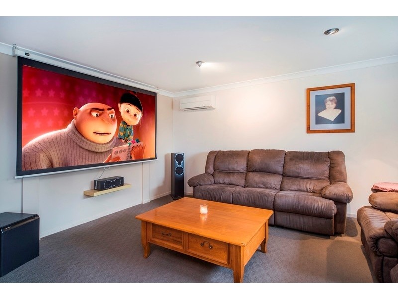 11 Minyon Court, Pacific Pines QLD 4211