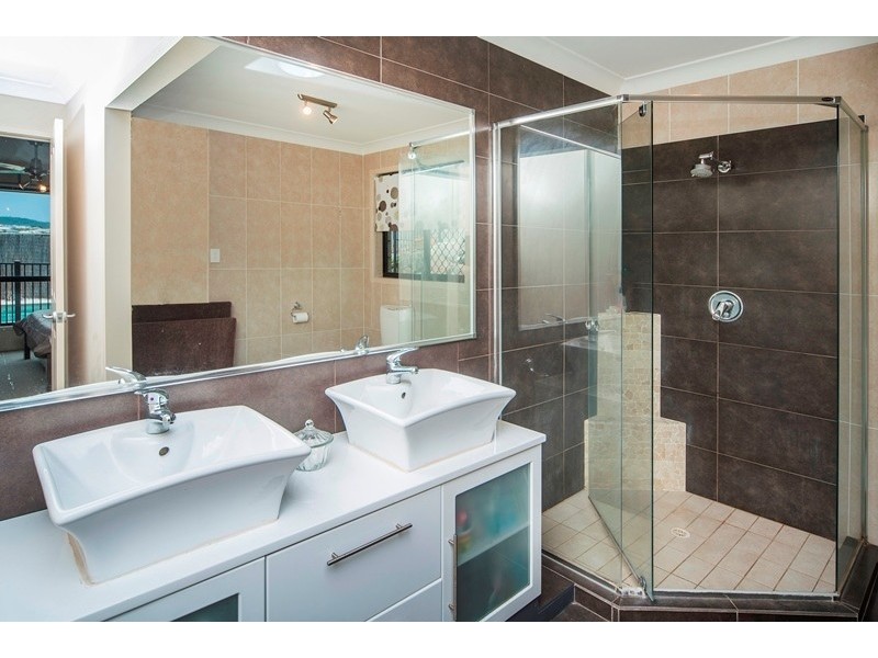 11 Minyon Court, Pacific Pines QLD 4211