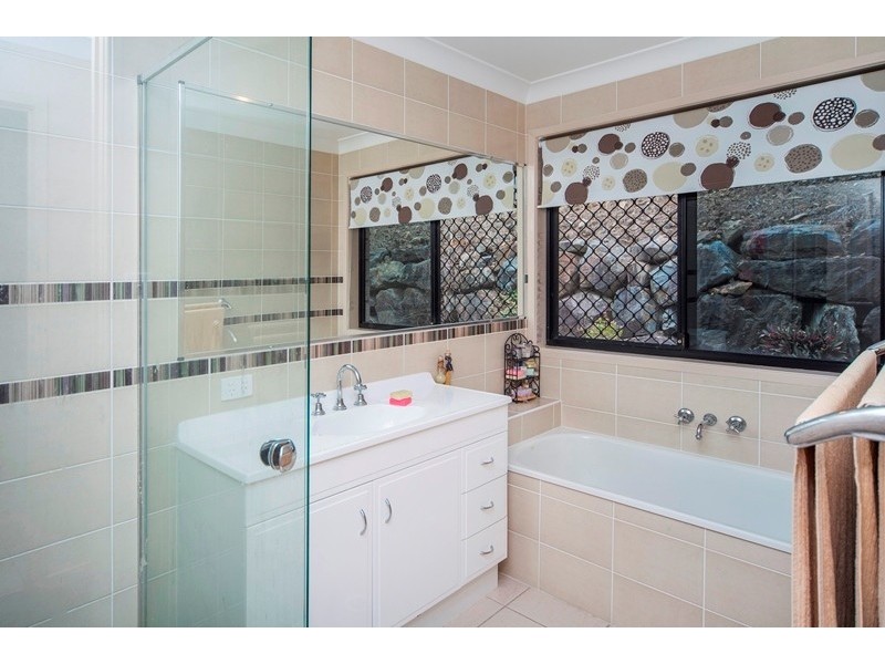 11 Minyon Court, Pacific Pines QLD 4211