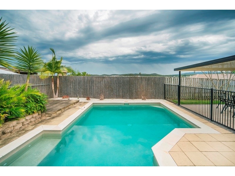 11 Minyon Court, Pacific Pines QLD 4211