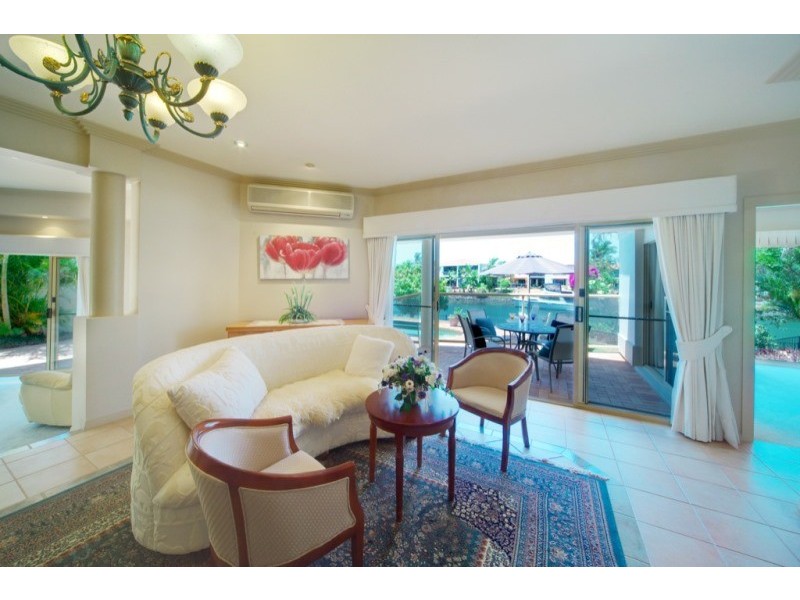 1098 Beechwood Drive, Hope Island QLD 4212