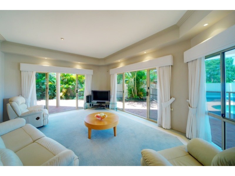 1098 Beechwood Drive, Hope Island QLD 4212