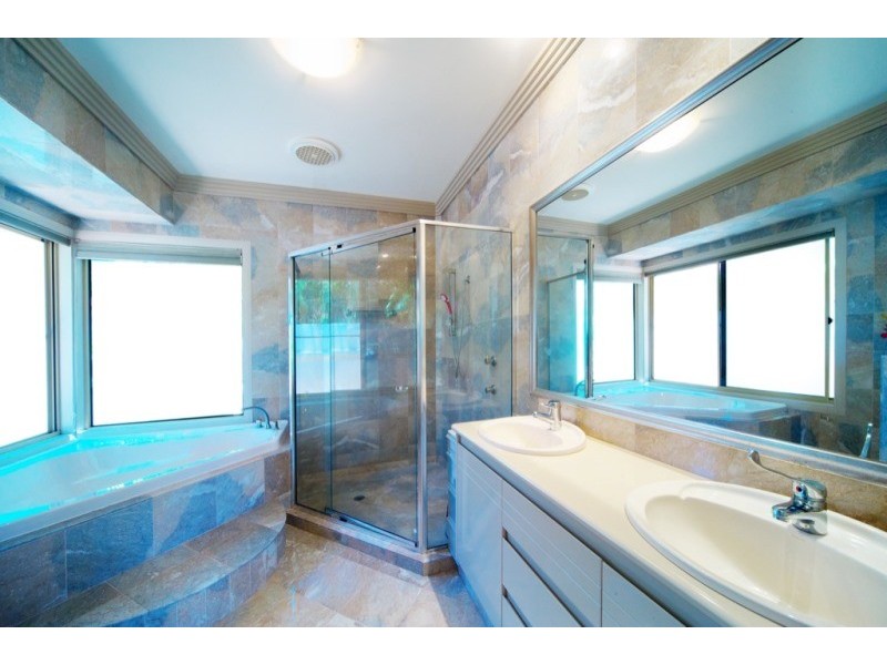 1098 Beechwood Drive, Hope Island QLD 4212