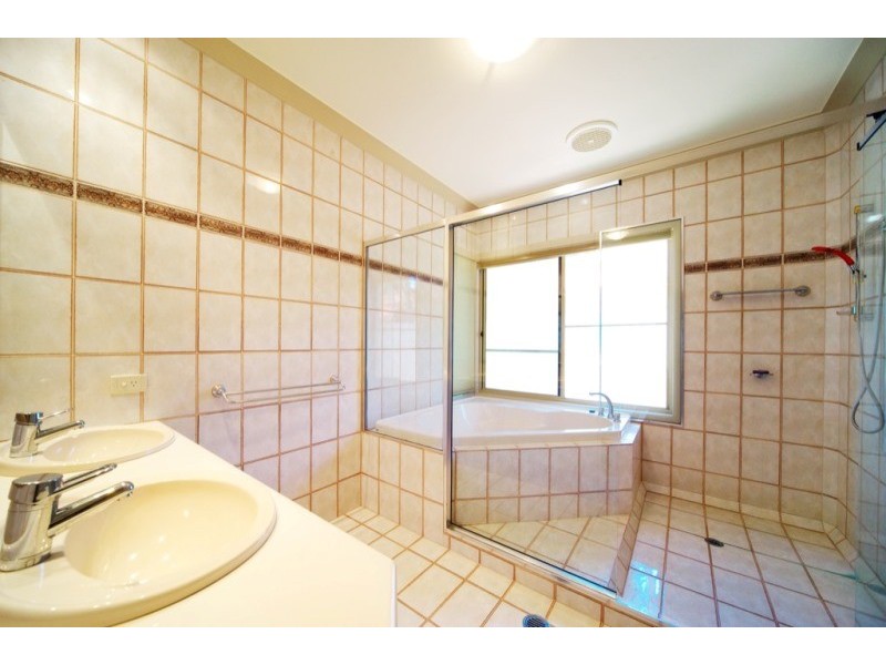 1098 Beechwood Drive, Hope Island QLD 4212