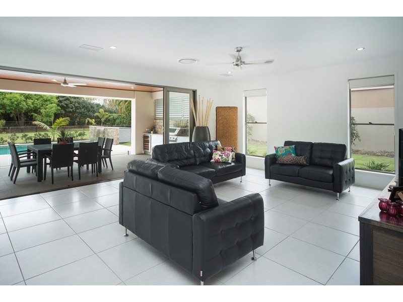 3158 Riverleigh Drive, Hope Island QLD 4212
