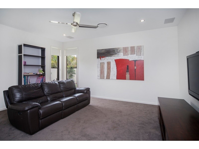 3158 Riverleigh Drive, Hope Island QLD 4212