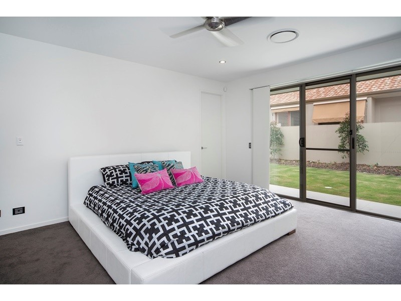 3158 Riverleigh Drive, Hope Island QLD 4212