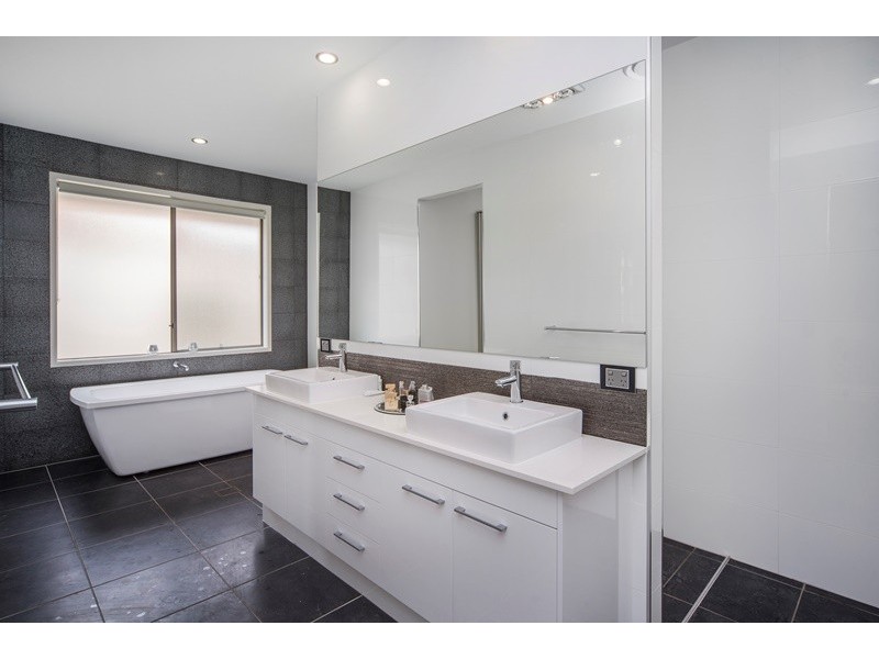 3158 Riverleigh Drive, Hope Island QLD 4212