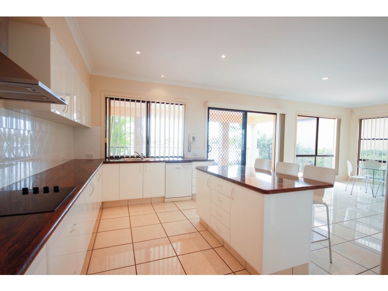 520 Oyster Cove Promenade, Helensvale QLD 4212