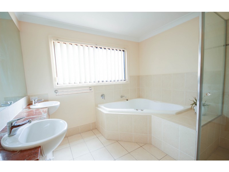 520 Oyster Cove Promenade, Helensvale QLD 4212