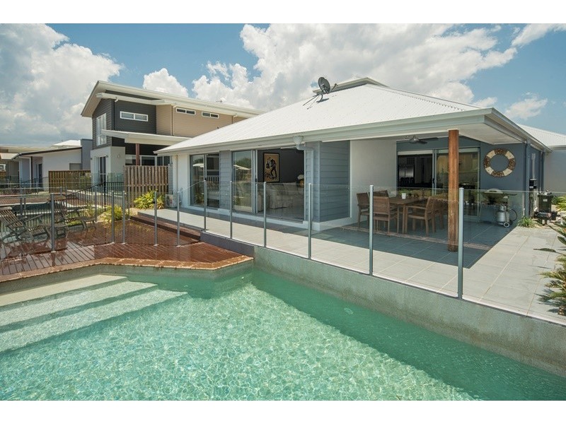 16 Mariner Avenue, Hope Island QLD 4212