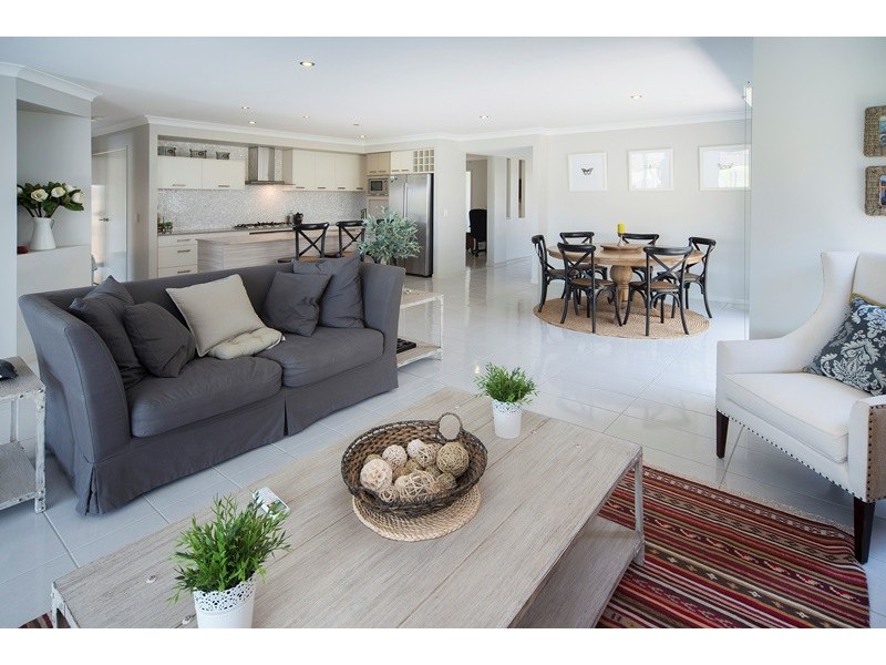 16 Mariner Avenue, Hope Island QLD 4212