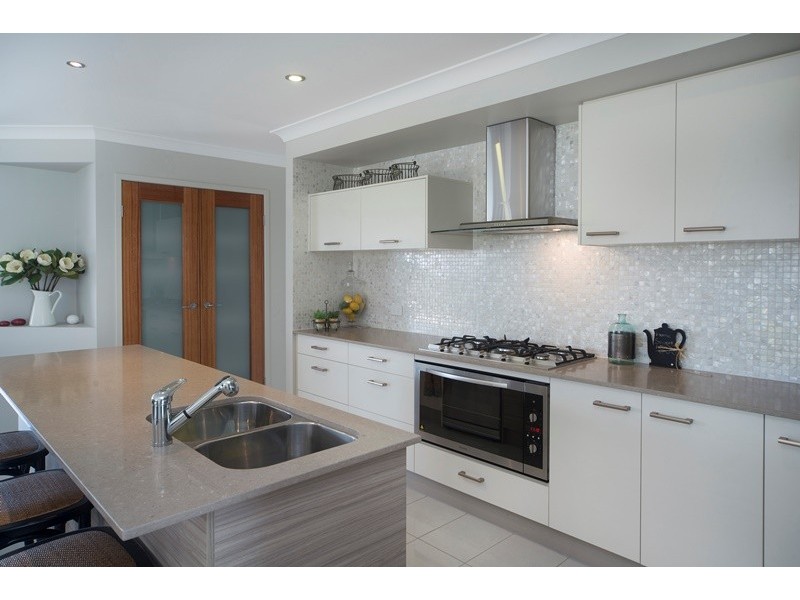 16 Mariner Avenue, Hope Island QLD 4212