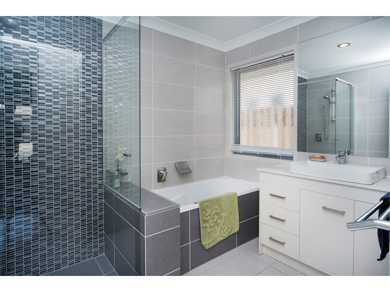 16 Mariner Avenue, Hope Island QLD 4212