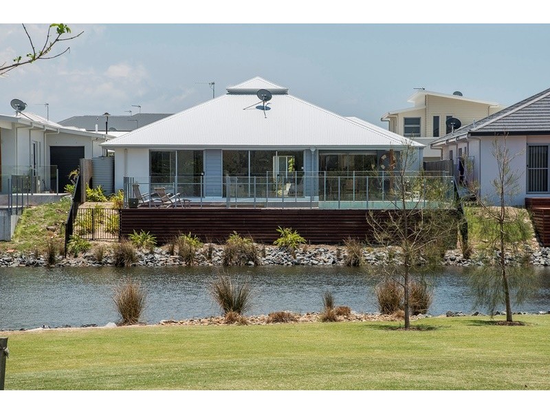 16 Mariner Avenue, Hope Island QLD 4212