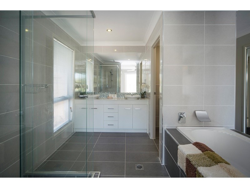 16 Mariner Avenue, Hope Island QLD 4212