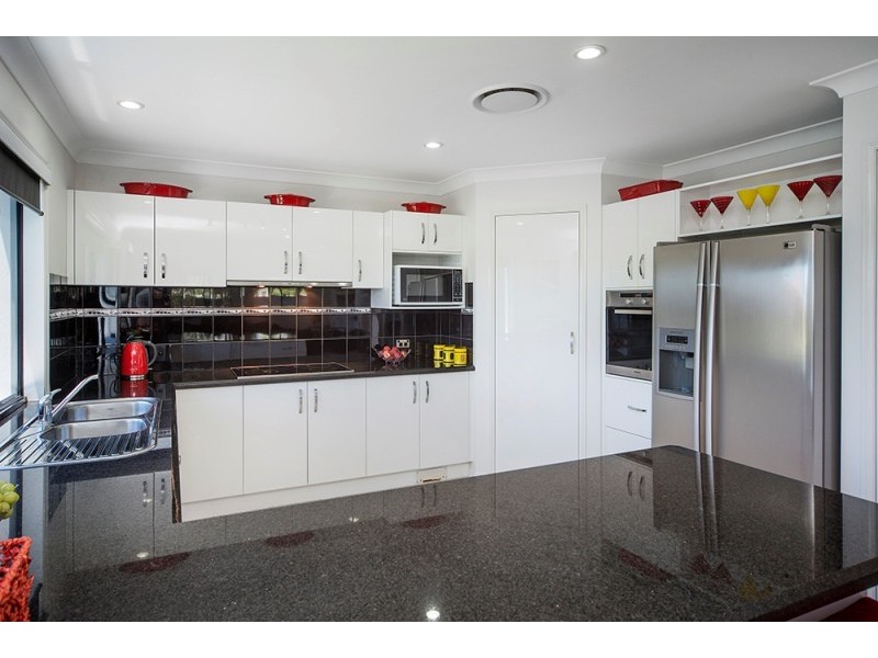 14 Pipers Point, Helensvale QLD 4212
