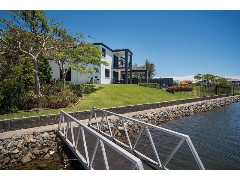14 Pipers Point, Helensvale QLD 4212