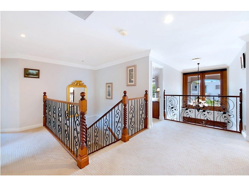 1004 Rosebank Way, Hope Island QLD 4212