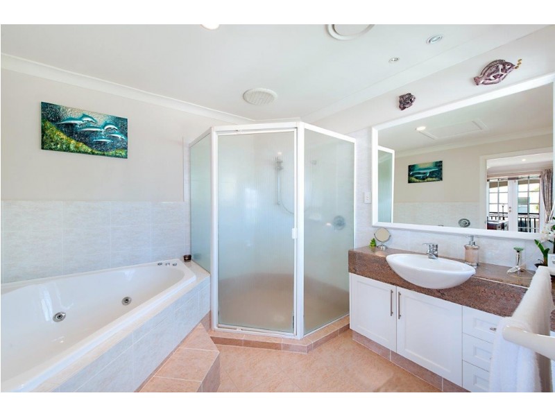 1004 Rosebank Way, Hope Island QLD 4212
