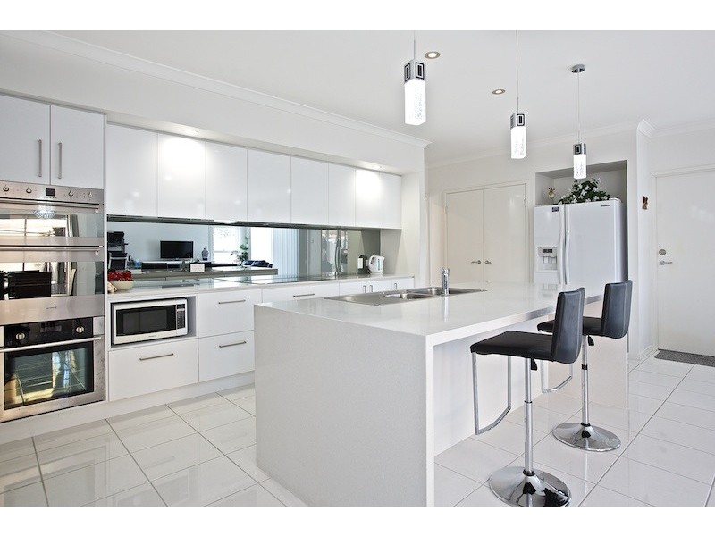 45 Sickle Avenue, Hope Island QLD 4212