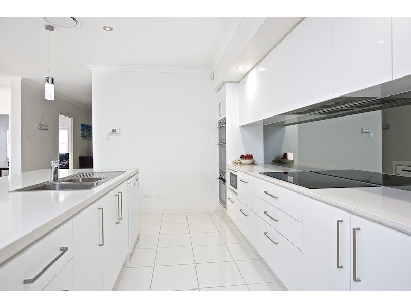 45 Sickle Avenue, Hope Island QLD 4212