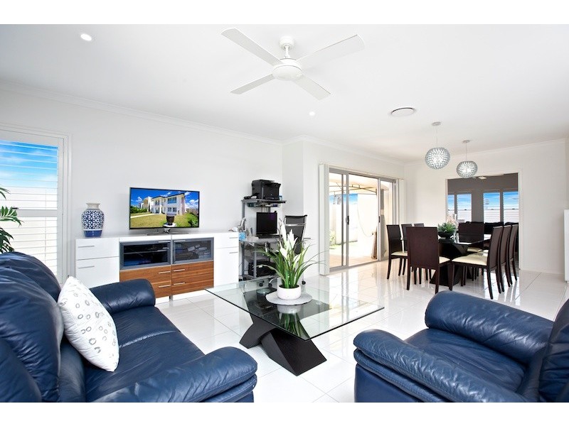 45 Sickle Avenue, Hope Island QLD 4212