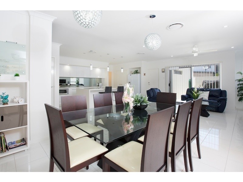 45 Sickle Avenue, Hope Island QLD 4212